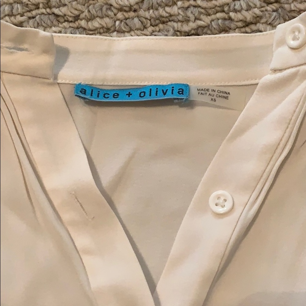 Alice + Olivia xs Ivory blouse